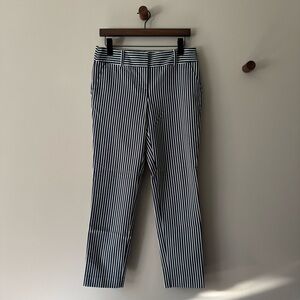 ANNE TAYLOR MODERN FIT CROPPED PANTS NAVY BLUE WITH WHITE STRIPES SIZE 4 GUC